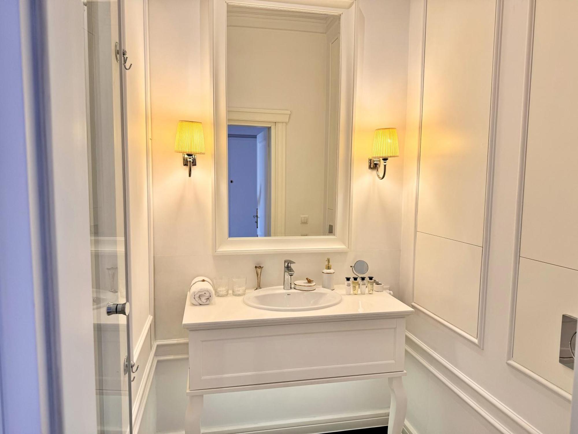وارسو Mondrian Luxury Suites Unesco Old Town الغرفة الصورة